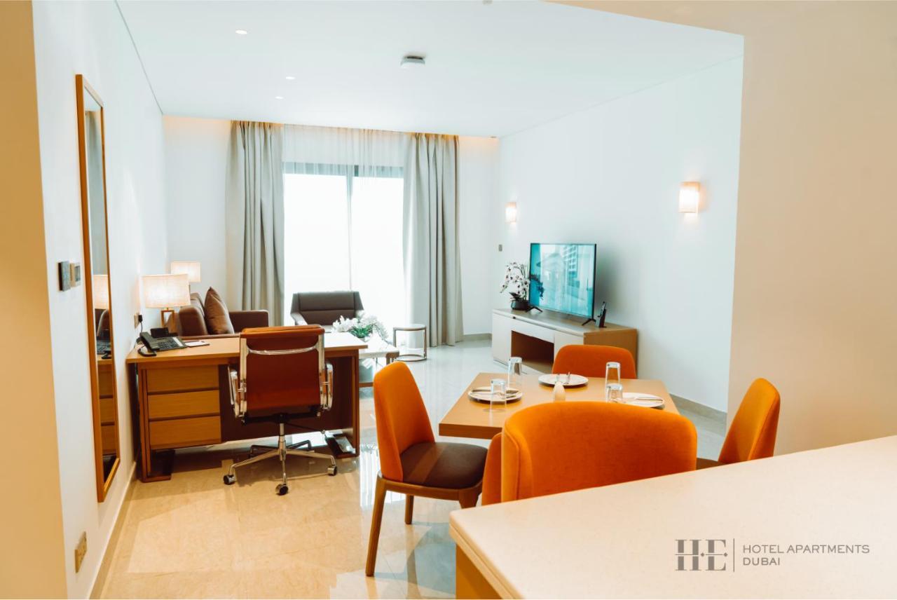 He Hotel Apartments Ντουμπάι Δωμάτιο φωτογραφία A living room at the hotel