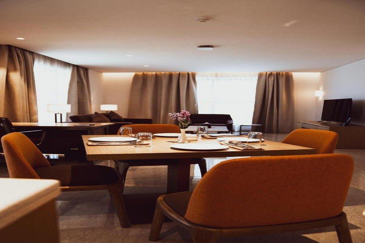 He Hotel Apartments Ντουμπάι Εξωτερικό φωτογραφία The interior of a suite at the hotel